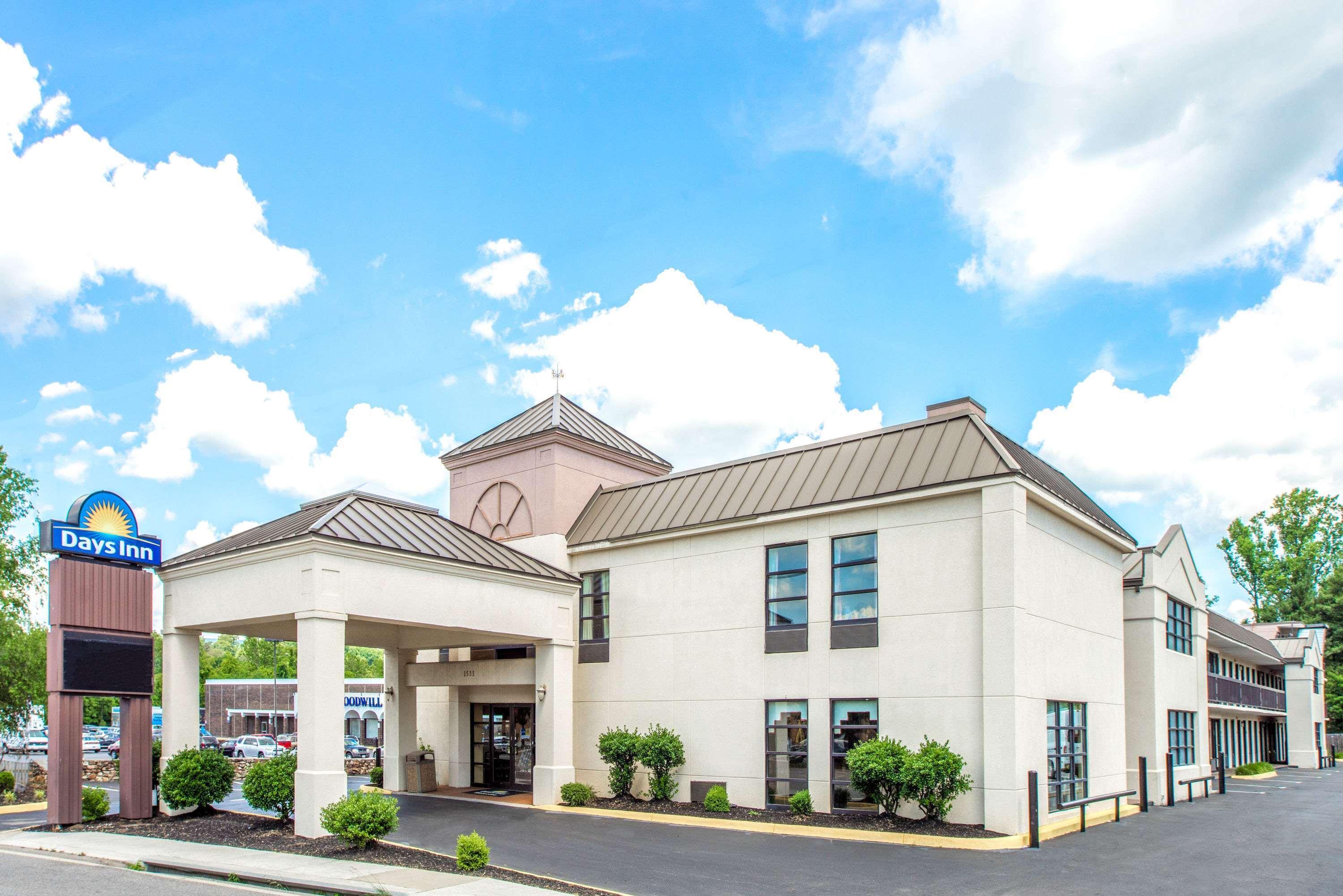 Days Inn By Wyndham Salem Exterior foto